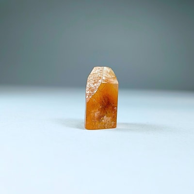 Punta De Topacio Rojo de 1.2 X 0.6 cm