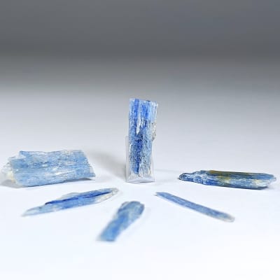 Trozo De Cianita Azul de 2 cm