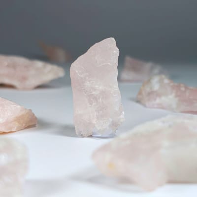 Trozo De Cuarzo Rosa Claro de 3.5 cm1