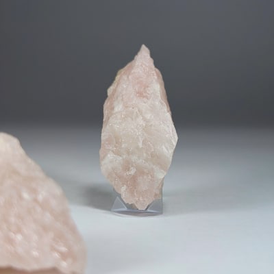 Trozo De Cuarzo Rosa Claro de 4.5 cm1