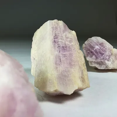 Trozo De Kunzita Rosa de 4 cm