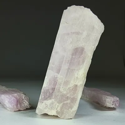 Trozo De Kunzita Rosa de 6.5 cm