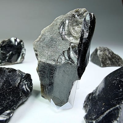 Trozo De Obsidiana Con Destellos Dorados de 3 cm