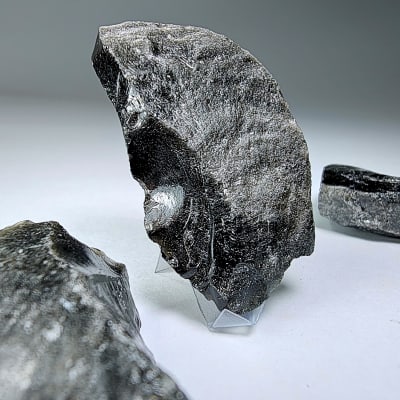 Trozo De Obsidiana Con Destellos Dorados de 4 cm