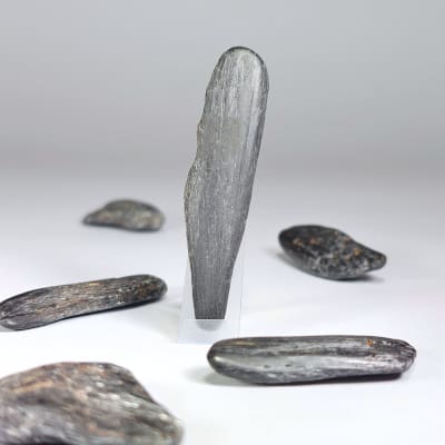 Trozo Semipulido De Cianita Negra de 5 cm