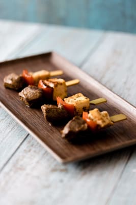 Mini Brochetas carne-pollo