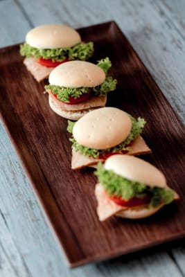Tapaditos Lomito-tomate-lechuga