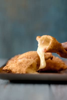 Empanaditas Queso-Tomate