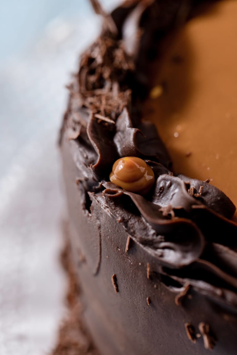 Torta Bizcochuelo Manjar Cubierta Chocolate1