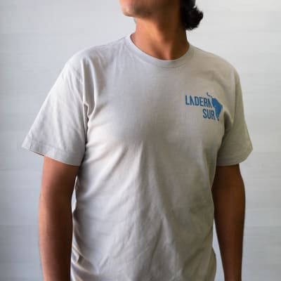 Polera gris logo Ladera Sur2