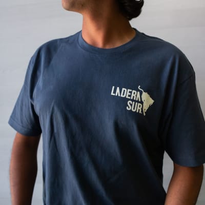 Polera azul logo Ladera Sur1