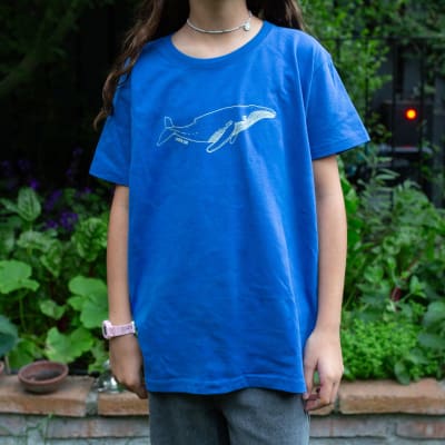 Polera niño azul ballena