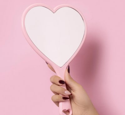 HAND MIRROR | BEAUTY CREATIONS1