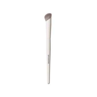 M132 ANGLED CONCEALER BRUSH1