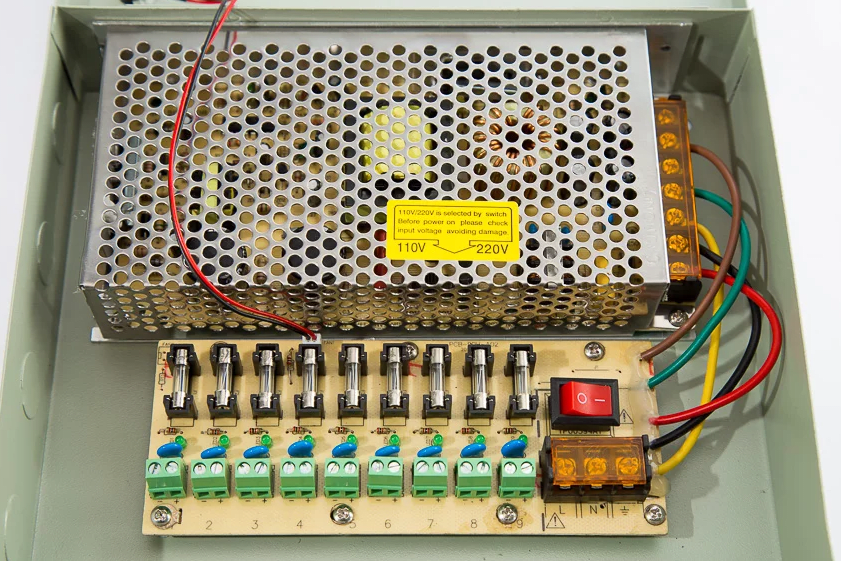 Fuente De Poder 12V 15A 9 CAM SWITCHING | Magnotec spa