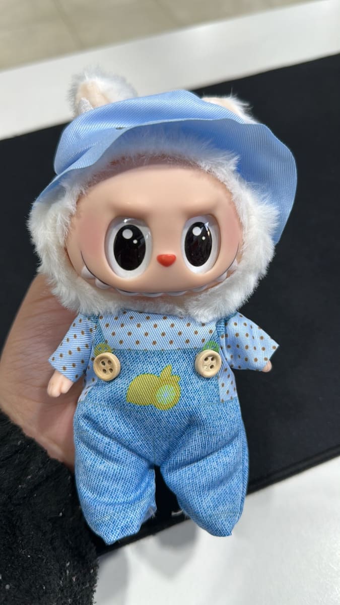 LABUBU SORPRESA CON VESTUARIO 0