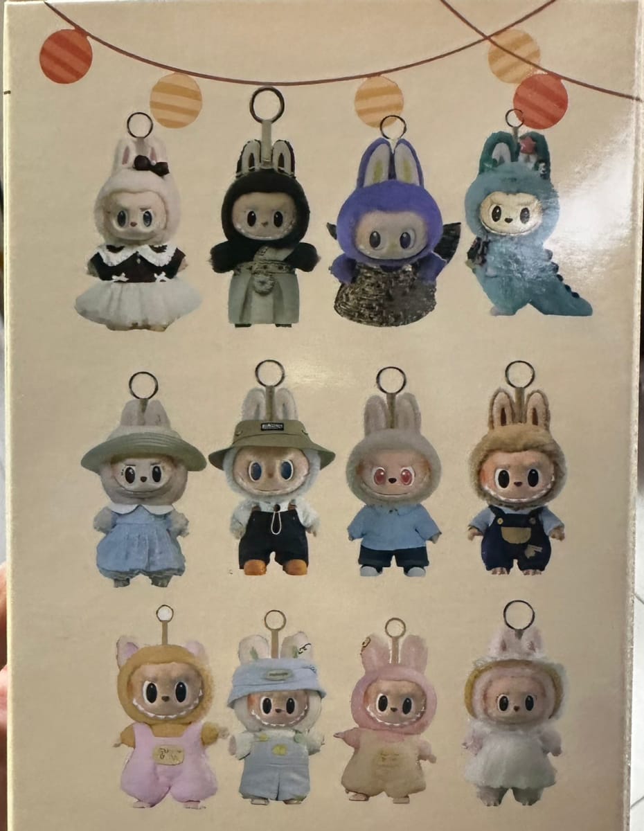 LABUBU SORPRESA CON VESTUARIO3