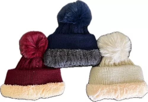 GORRO CON POMPOM2