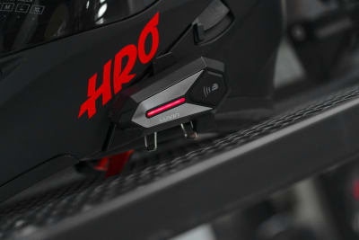 Seguridad y conectividad en cada viaje, el uso de manos libres sobre ruedas.