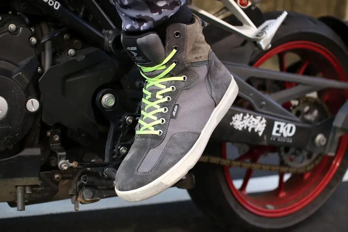 AUGI Sports: Botas para Moto con Protección y Rendimiento | OXS