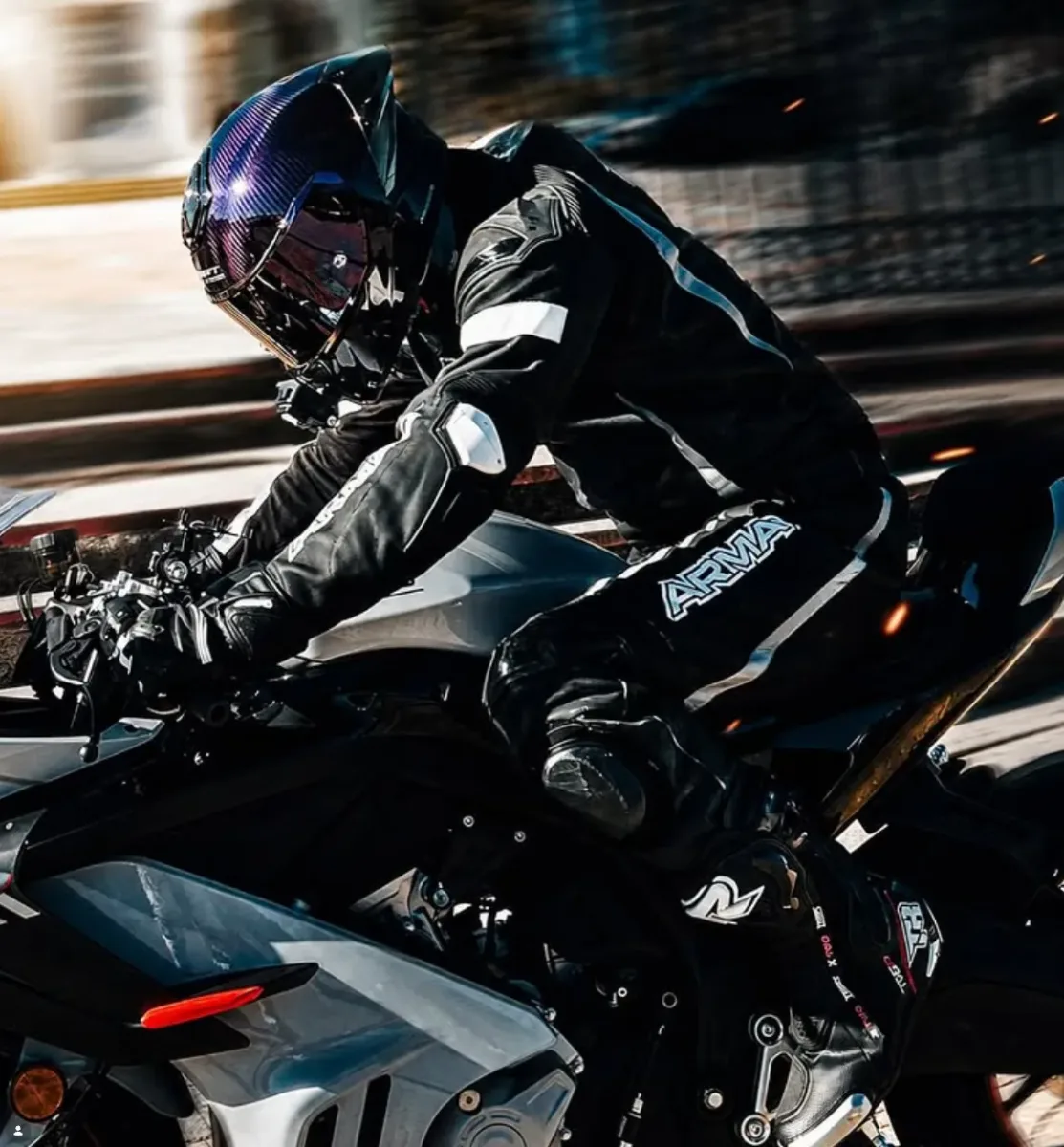 Armad: Chaquetas, Guantes y Equipamiento para Moto