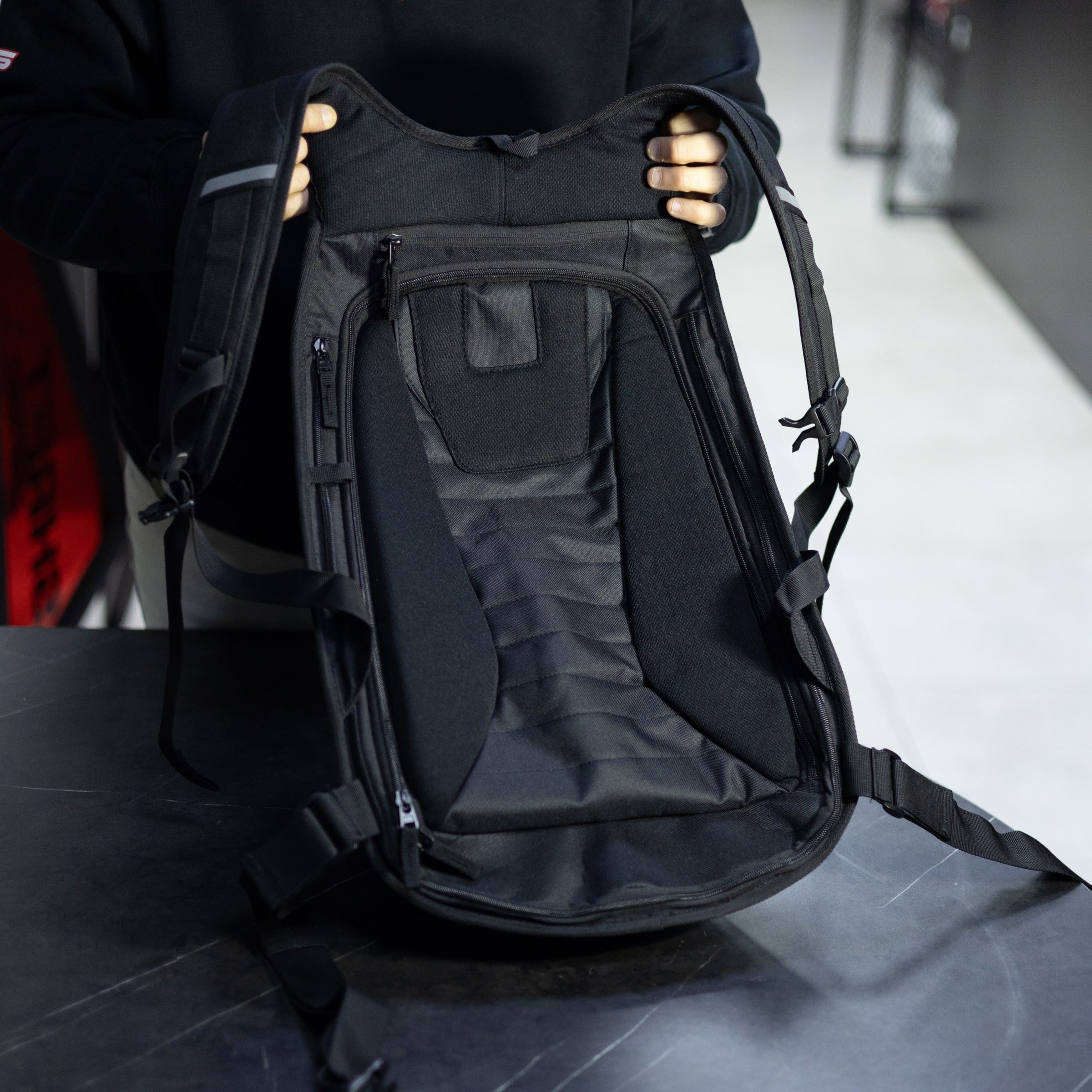 MOCHILA PARA MOTO JIASPEED EG1906 SEMI RIGIDA | OXS