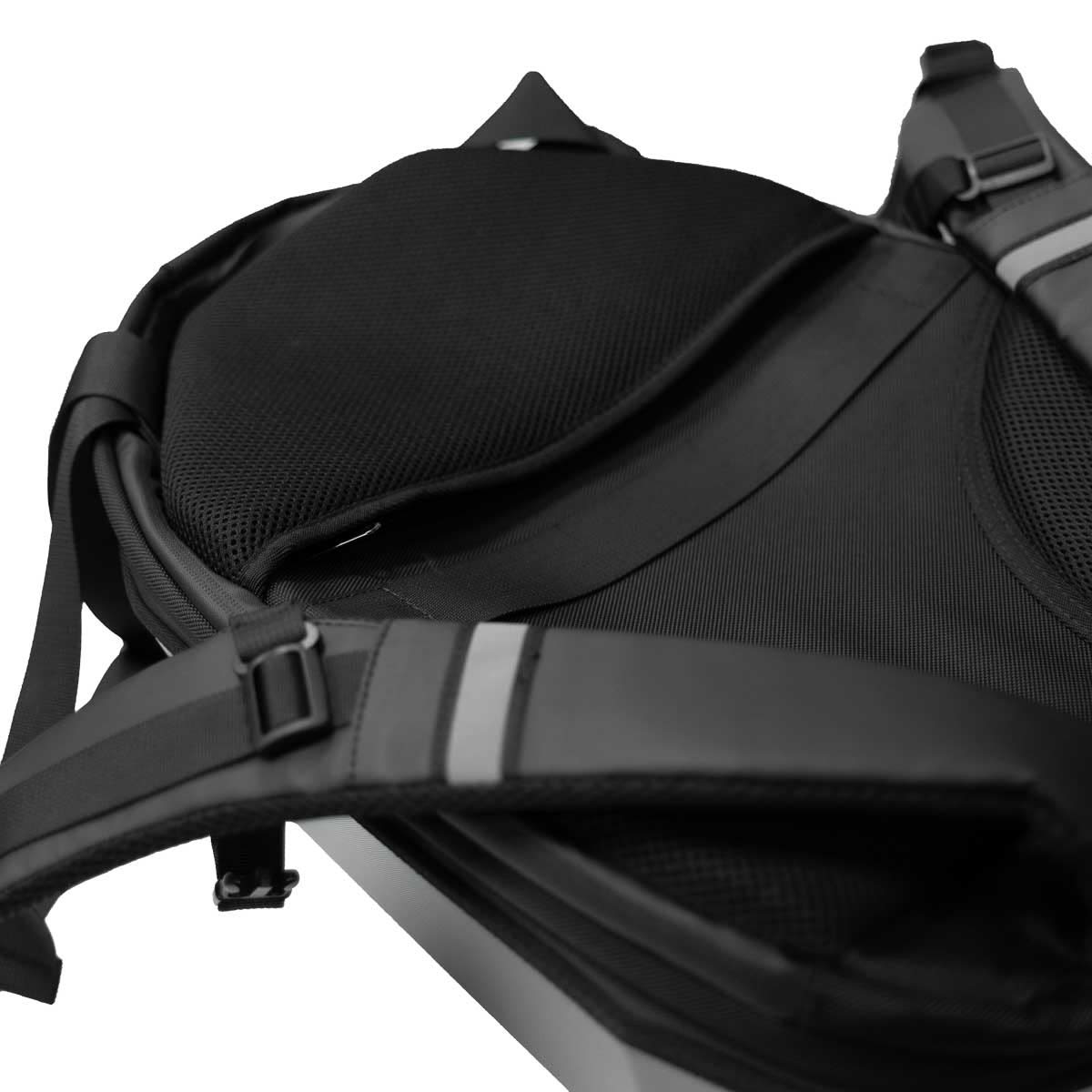 Mochila para moto knigt pantalla led dinámica caparazon rigido OXS