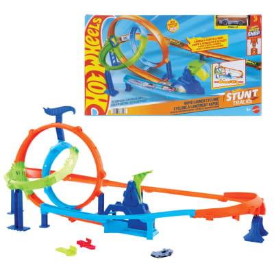 HOT WHEELS PISTA DE ACROBACIAS LANZA Y CHOCA5