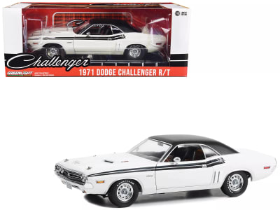 GREENLIGHT 1:18 1971 DODGE CHALLENGER R/T - BTIGHT WHITE WITH BLACK INTERIOR AND RED PLAID SEATS1