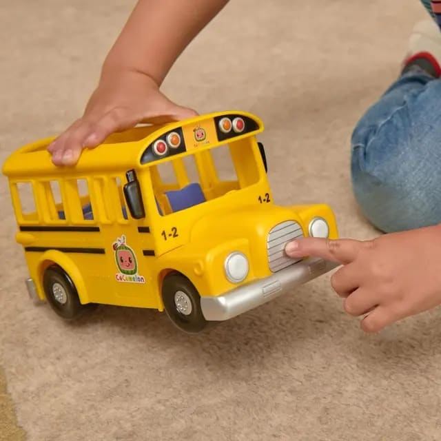 CMW - FEATURE VEHICLE (YELLOW SCHOOL BUS)4