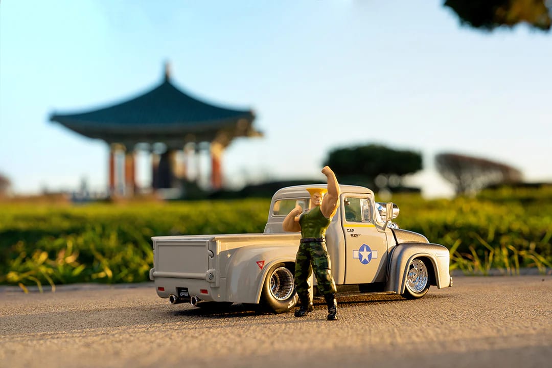 2.75+1:24 | Hollywood Rides | 1956 Ford F100 Pickup With Guile Figure 1