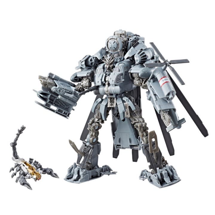 HASBRO E0980 TRANSFORMERS GEN STUDIO SERIES LEADER BLACKOUT1