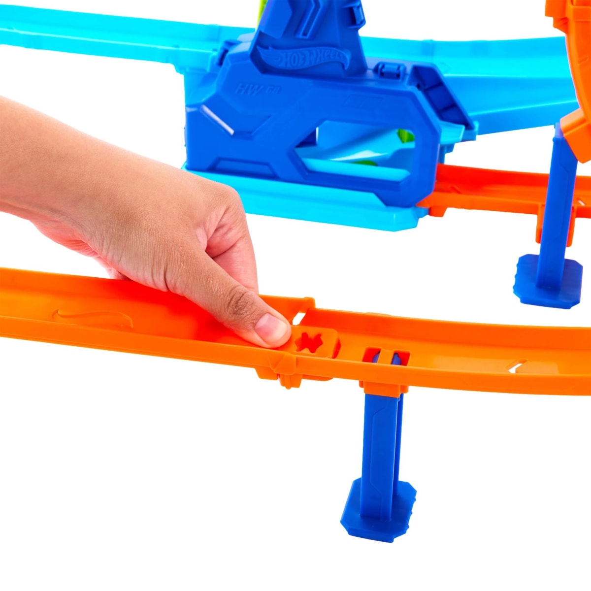 HOT WHEELS PISTA DE ACROBACIAS LANZA Y CHOCA4