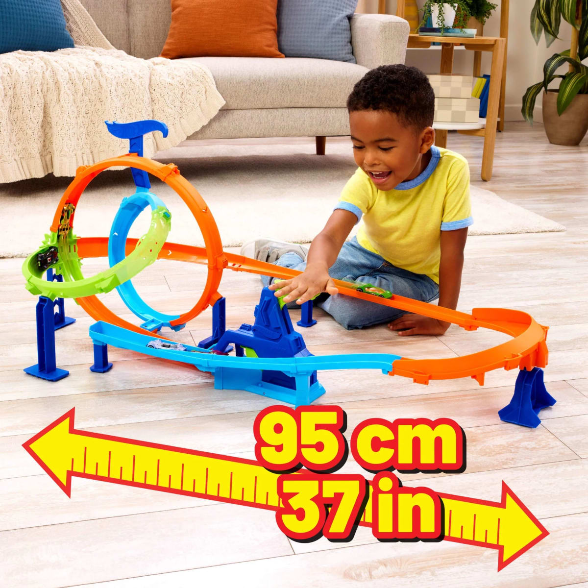 HOT WHEELS PISTA DE ACROBACIAS LANZA Y CHOCA1