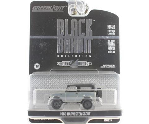 1:64 Black Bandit Series 29 - 1969 Harvester Scout Lifted Solid Pack3