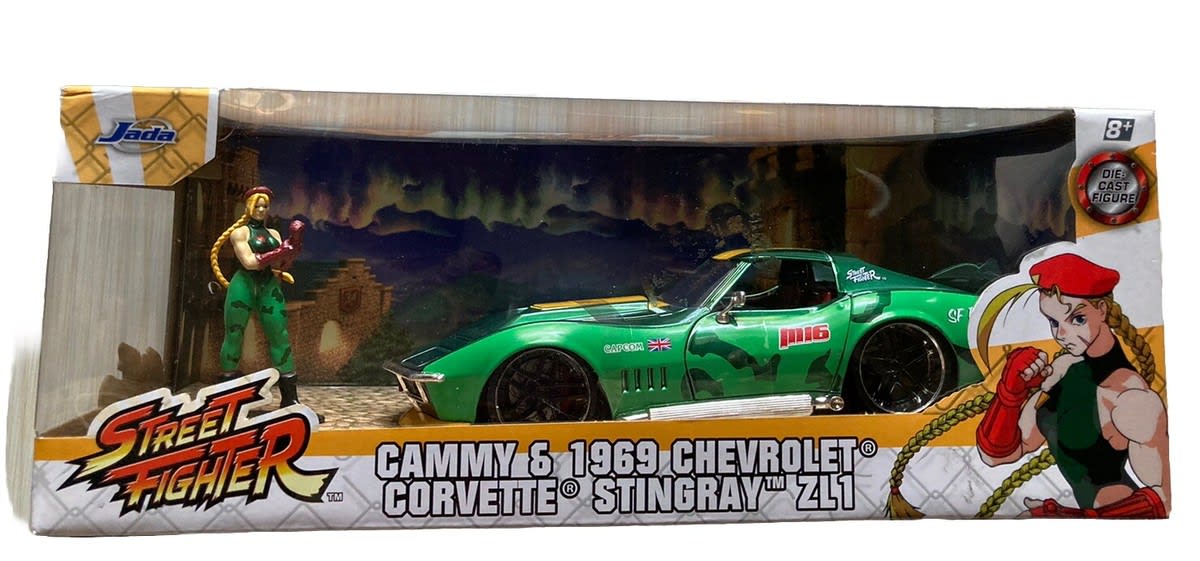 2.75+1:24 | Hollywood Rides | 1969 Chevrolet Corvette Stingray W/Cammy White Figure 1