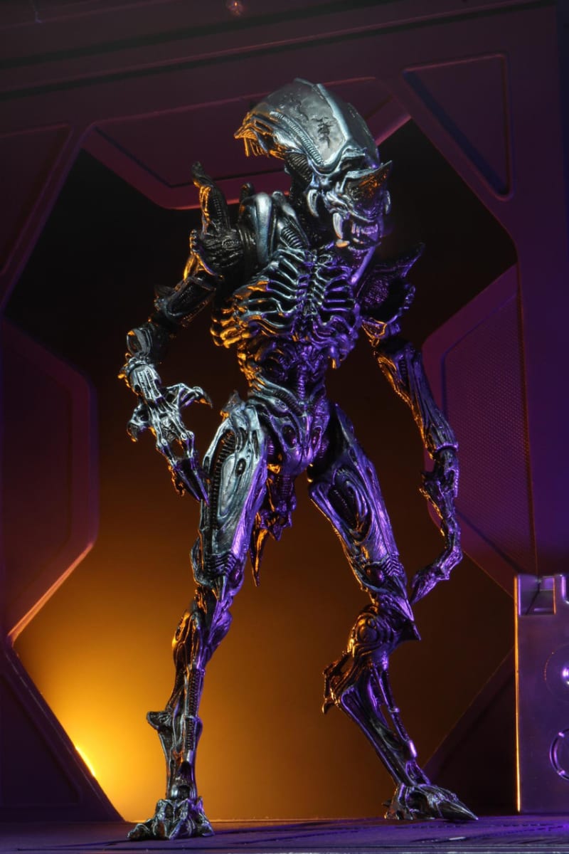 Alien Rhino Versión 2 Figura a Escala de 7