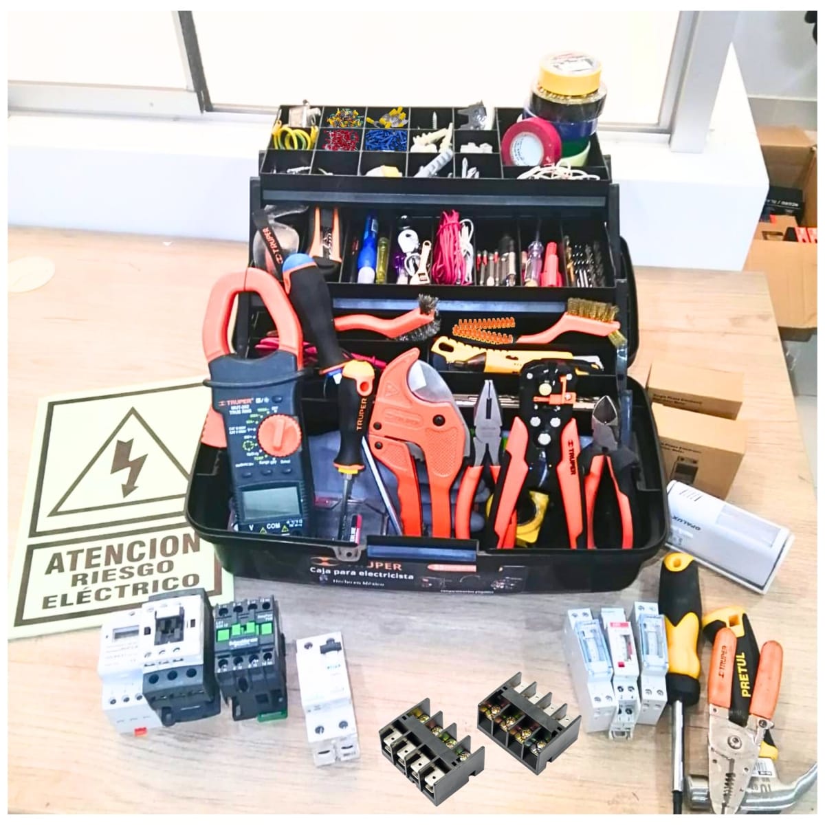 Caja de herramientas electricistas 3 bandejas deslizables2