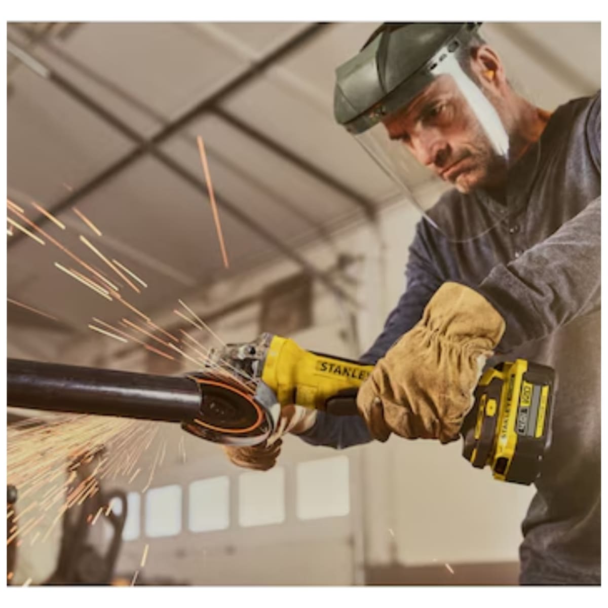 Amoladora esmeriladora angular inalámbrica 20V + 2 baterias 4A Stanley1