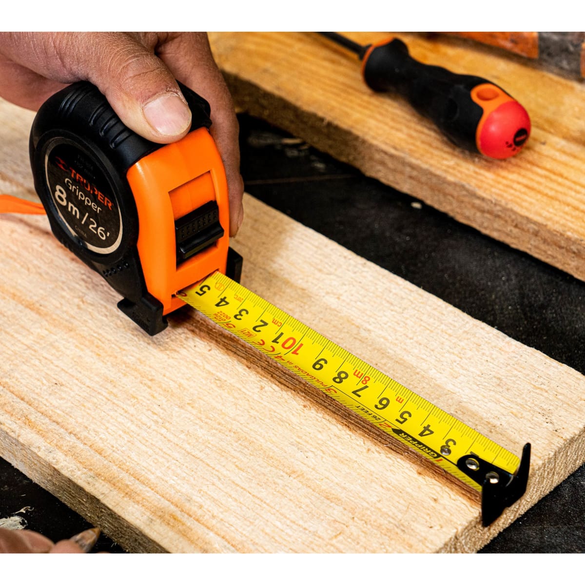 Wincha cinta métrica Gripper 8 metros contra impactos, Truper3