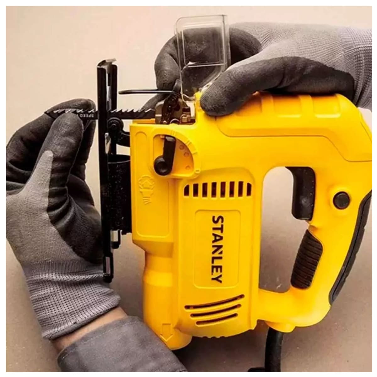 Sierra Caladora Eléctrica 600W SJ60K + Maletín Stanley3