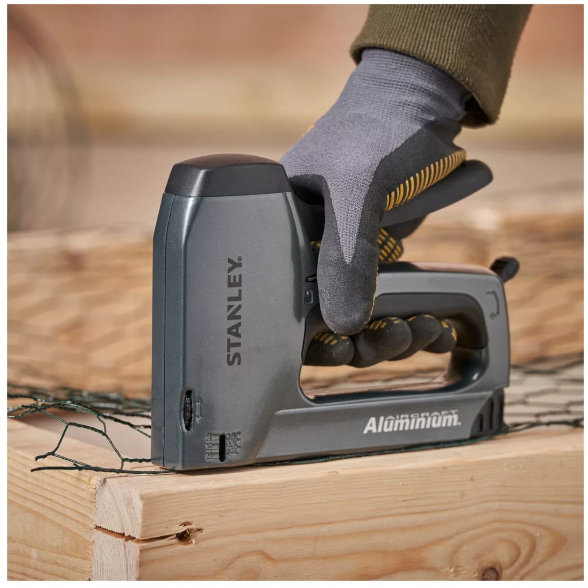 Engrapadora  clavadora uso rudo STANLEY2