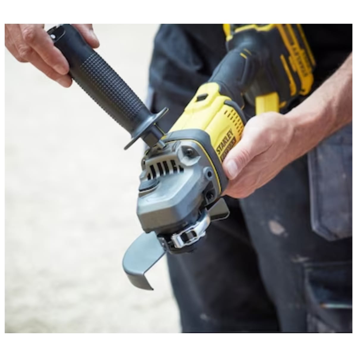 Amoladora esmeriladora angular inalámbrica 20V + 2 baterias 4A Stanley5
