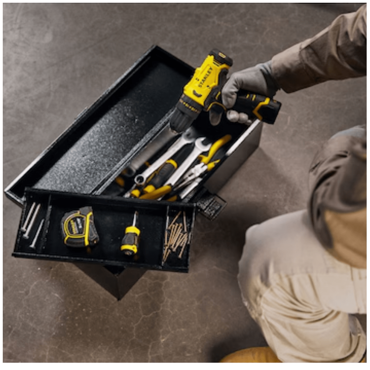 Caja Metalico porta Herramientas 20Pgs STST98726LA Stanley3