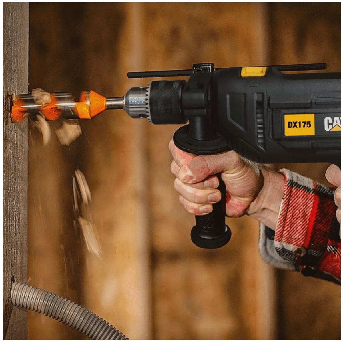 Taladro percutor velocidad variable 600W DX175 CAT7