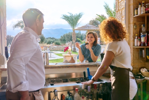 La eterna disyuntiva hablarle de tú o de usted a un cliente