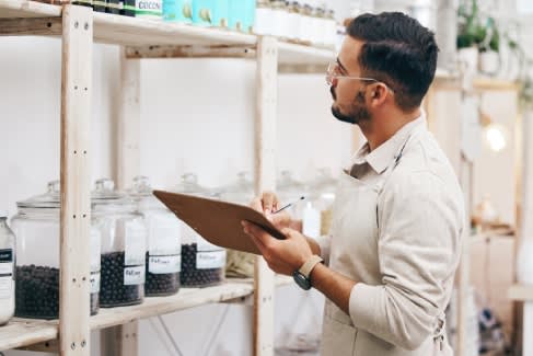 Conoce los principales métodos de control de inventarios