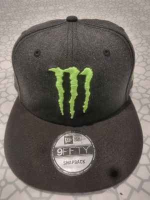 Gorra Monster Energy New Era GRIS