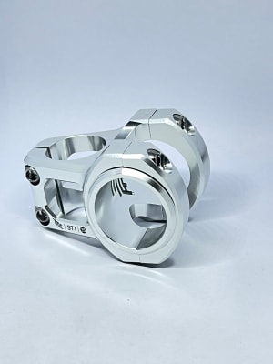 TEE TITLE ST1 CROMO 35X35