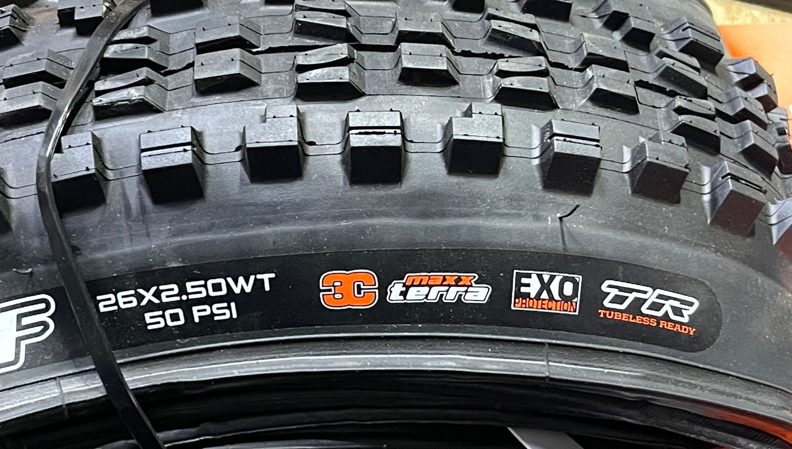 MAXXIS KEVLAR 26X2,50WT MINION DHF 3CT/EXO/TR | MikeBikes